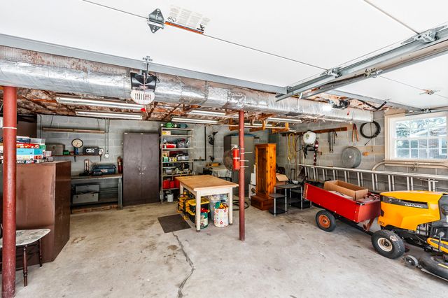 131 Honeysuckle Dr, Hendersonville, TN 37075