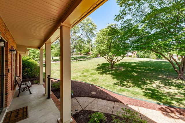 131 Honeysuckle Dr, Hendersonville, TN 37075