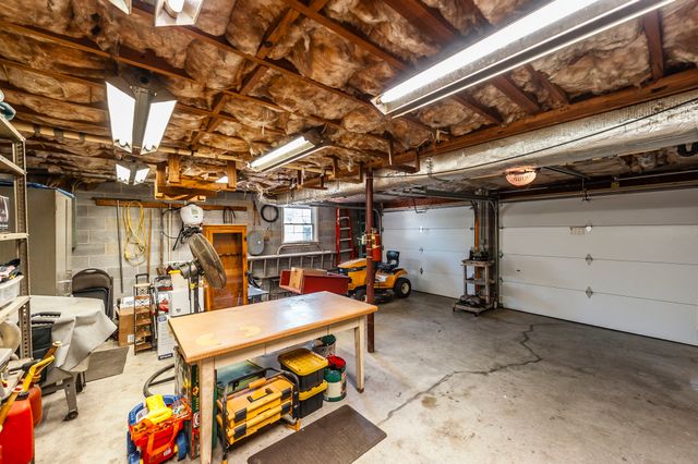 131 Honeysuckle Dr, Hendersonville, TN 37075