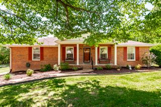 131 Honeysuckle Dr, Hendersonville, TN 37075