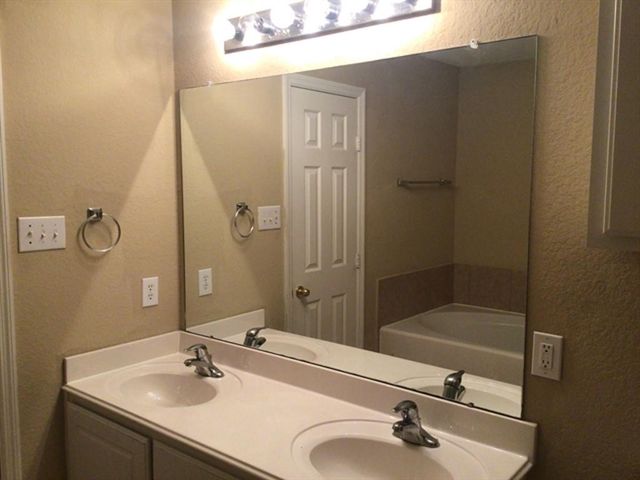 1022 Yorkshire Hollow, Fresno, TX 77545