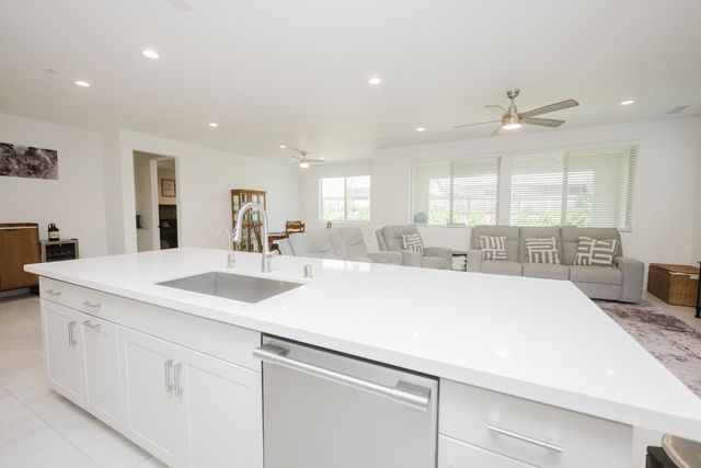 4285 Monarch Place, Madera, CA 93636