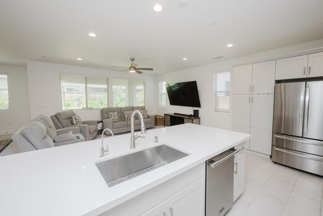 4285 Monarch Place, Madera, CA 93636