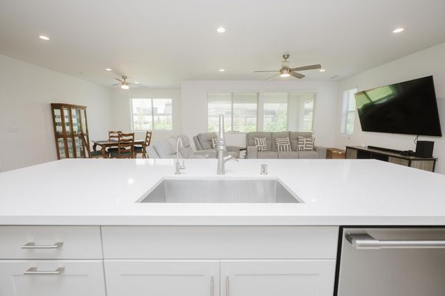 4285 Monarch Place, Madera, CA 93636