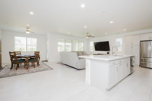 4285 Monarch Place, Madera, CA 93636