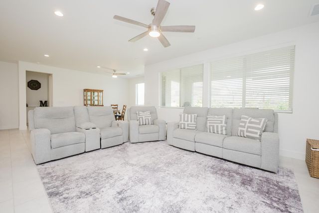 4285 Monarch Place, Madera, CA 93636