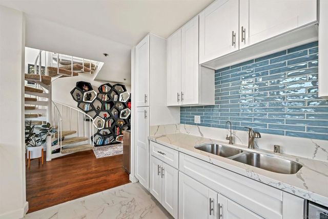 881 Thomas Ave 21, San Diego, CA 92109