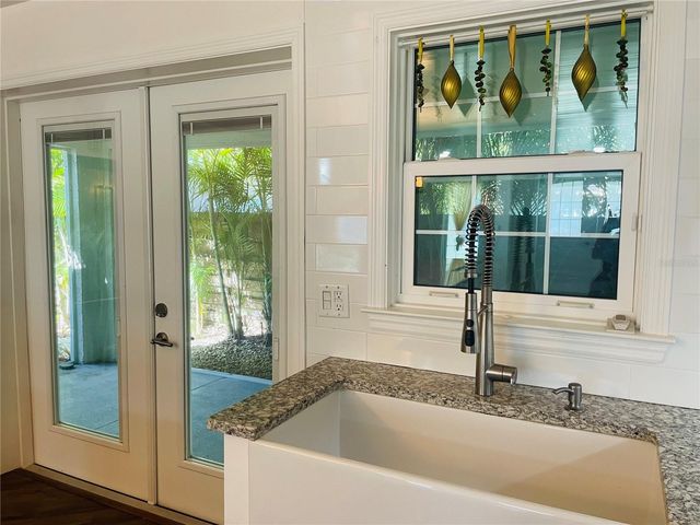 1330 S JEFFERSON AVENUE, Sarasota, FL 34239