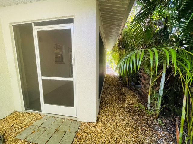 1330 S JEFFERSON AVENUE, Sarasota, FL 34239