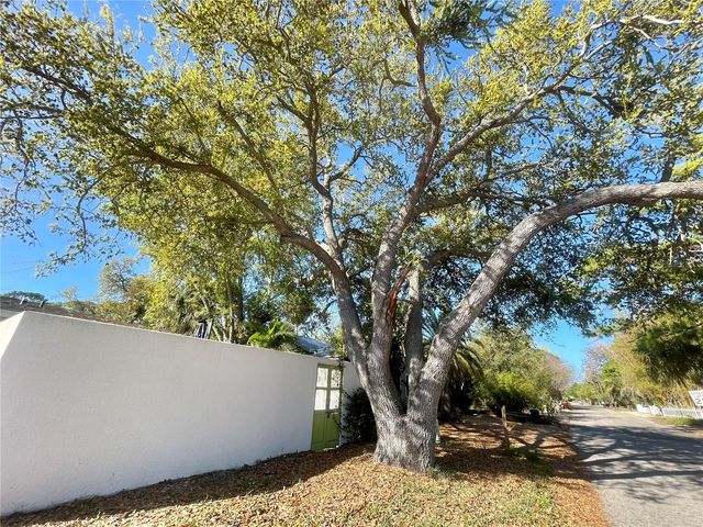 1330 S JEFFERSON AVENUE, Sarasota, FL 34239