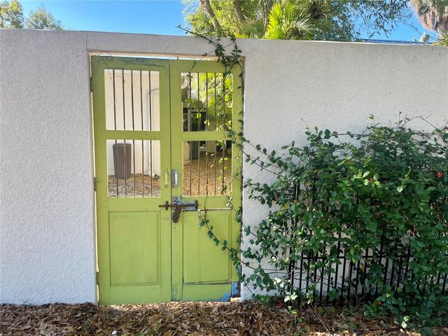 1330 S JEFFERSON AVENUE, Sarasota, FL 34239