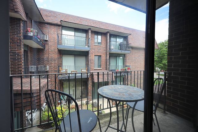 4946 Douglas Road 202, Downers Grove, IL 60515