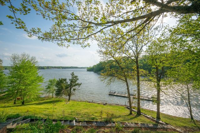 175 Mallard Point Cir Unit 8, Camden, TN 38320