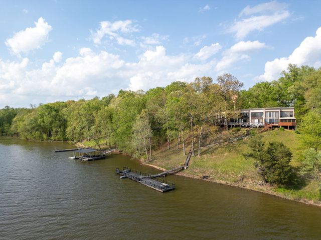 175 Mallard Point Cir Unit 8, Camden, TN 38320