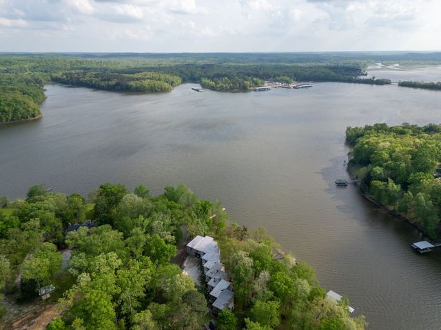 175 Mallard Point Cir Unit 8, Camden, TN 38320