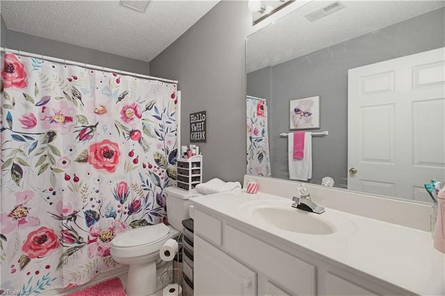 204 Carrington Lane, Thomasville, NC 27360
