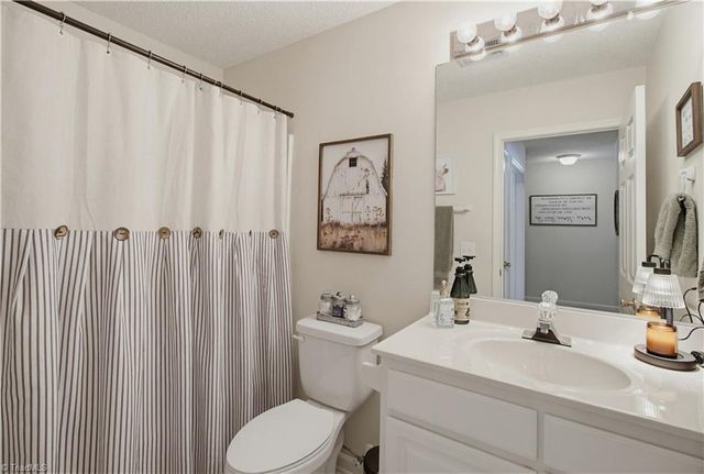 204 Carrington Lane, Thomasville, NC 27360