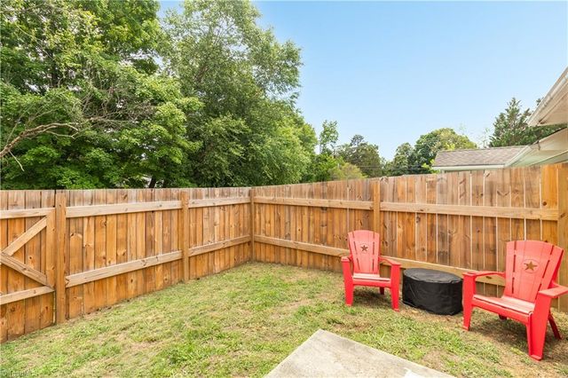 204 Carrington Lane, Thomasville, NC 27360