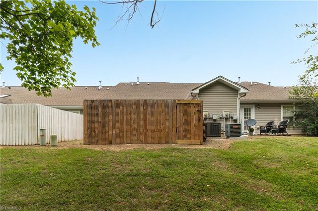 204 Carrington Lane, Thomasville, NC 27360
