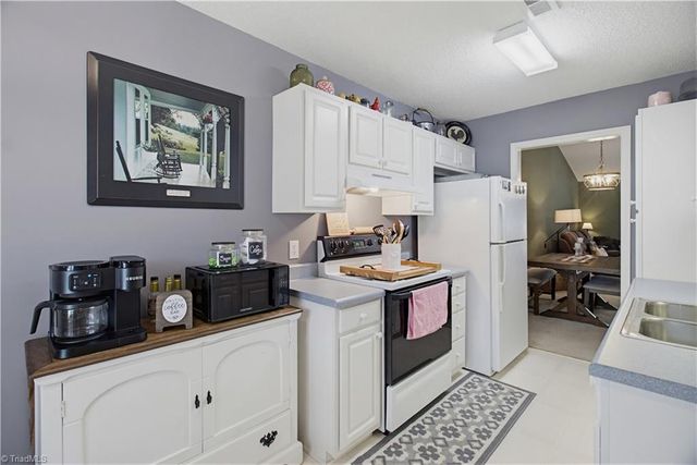 204 Carrington Lane, Thomasville, NC 27360