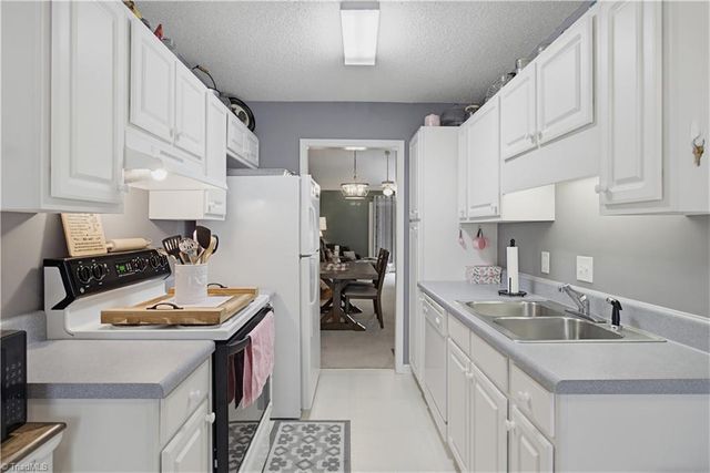 204 Carrington Lane, Thomasville, NC 27360