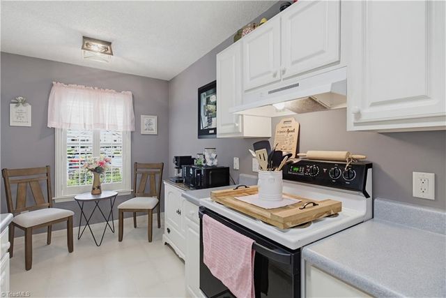 204 Carrington Lane, Thomasville, NC 27360