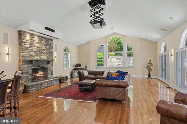1087 MOUNT EYRE RD, Washington Crossing, PA 18977
