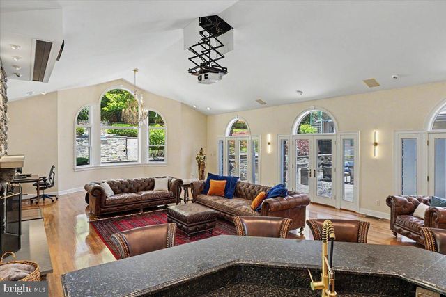 1087 MOUNT EYRE RD, Washington Crossing, PA 18977