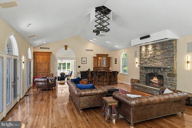 1087 MOUNT EYRE RD, Washington Crossing, PA 18977