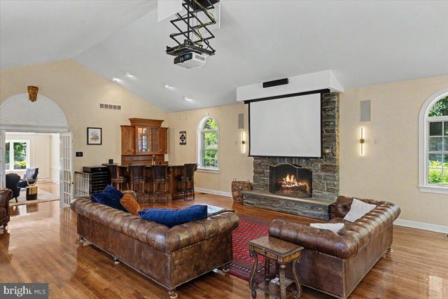 1087 MOUNT EYRE RD, Washington Crossing, PA 18977