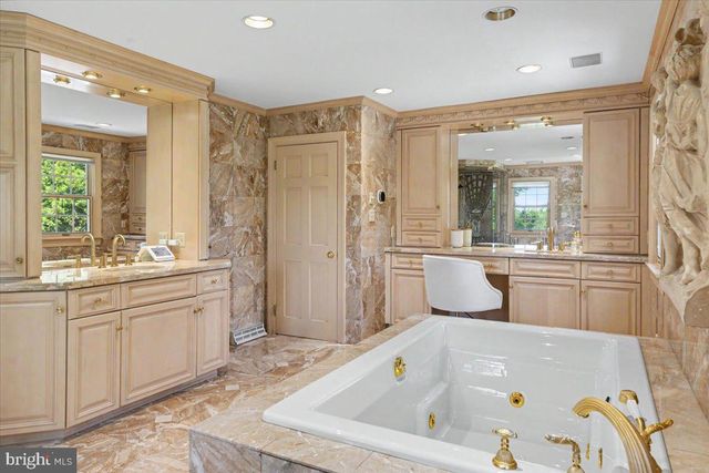 1087 MOUNT EYRE RD, Washington Crossing, PA 18977