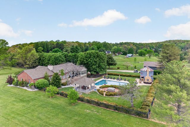 2235 Hidden Cove Rd, Cookeville, TN 38506