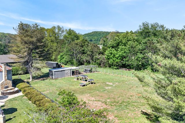 2235 Hidden Cove Rd, Cookeville, TN 38506