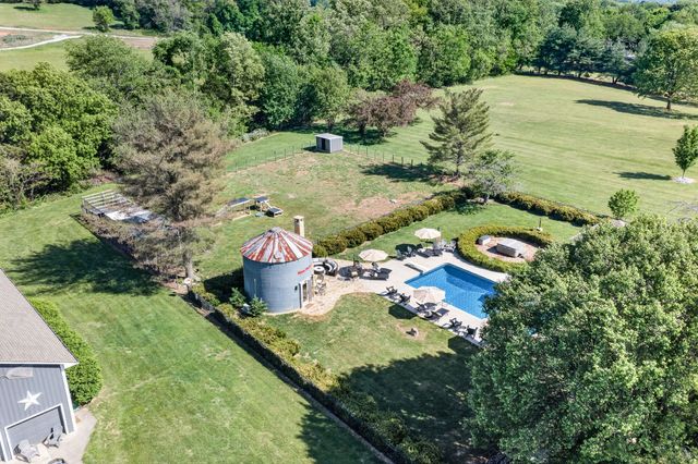 2235 Hidden Cove Rd, Cookeville, TN 38506