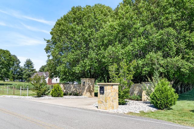 2235 Hidden Cove Rd, Cookeville, TN 38506