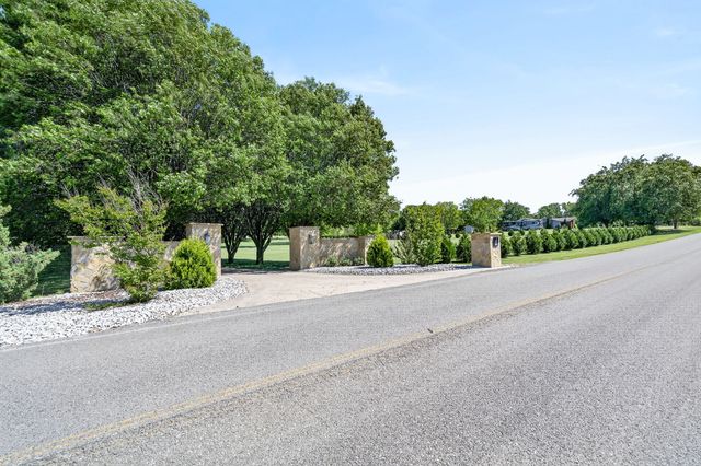 2235 Hidden Cove Rd, Cookeville, TN 38506