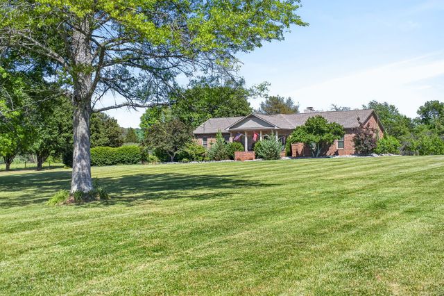 2235 Hidden Cove Rd, Cookeville, TN 38506