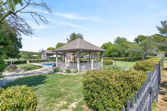 2235 Hidden Cove Rd, Cookeville, TN 38506