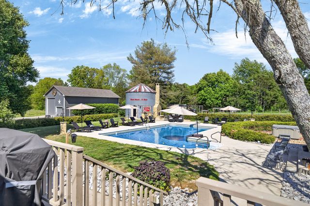 2235 Hidden Cove Rd, Cookeville, TN 38506