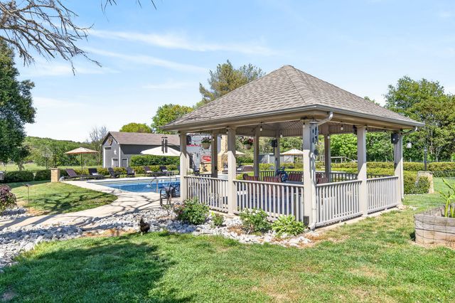 2235 Hidden Cove Rd, Cookeville, TN 38506