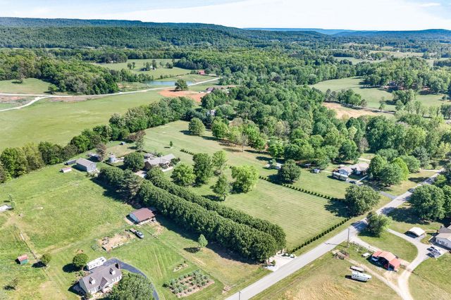 2235 Hidden Cove Rd, Cookeville, TN 38506