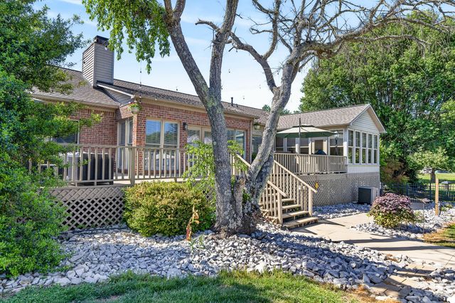 2235 Hidden Cove Rd, Cookeville, TN 38506