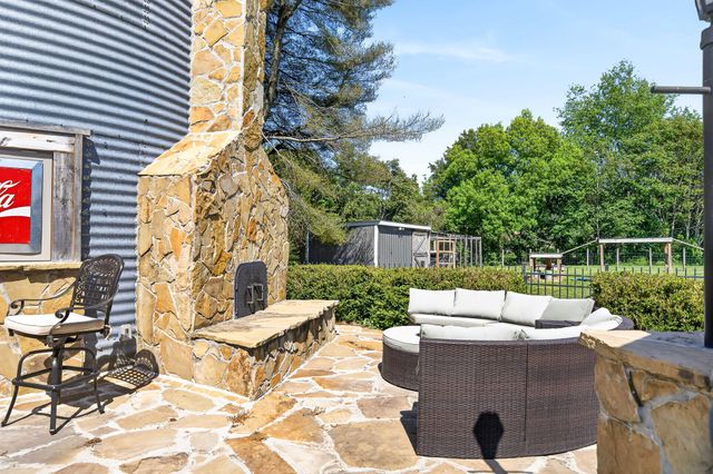 2235 Hidden Cove Rd, Cookeville, TN 38506