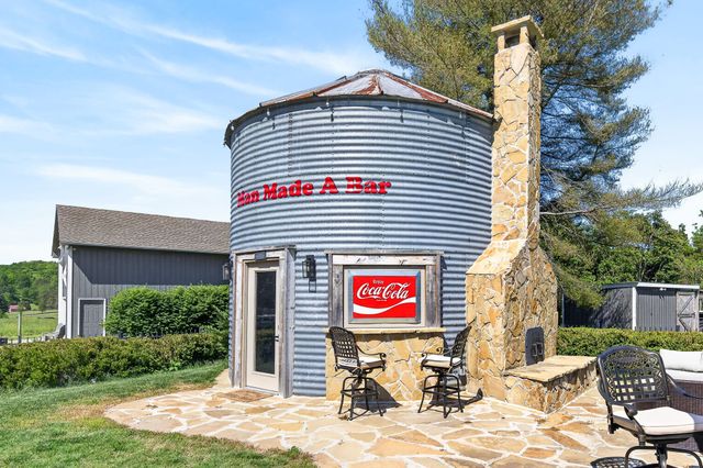 2235 Hidden Cove Rd, Cookeville, TN 38506