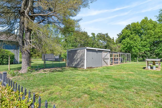 2235 Hidden Cove Rd, Cookeville, TN 38506