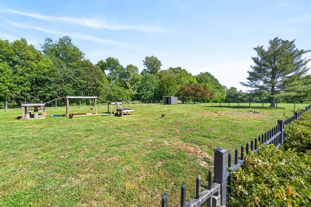 2235 Hidden Cove Rd, Cookeville, TN 38506