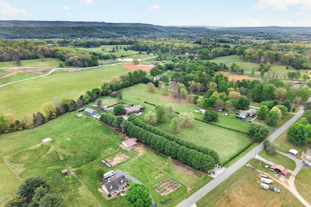 2235 Hidden Cove Rd, Cookeville, TN 38506