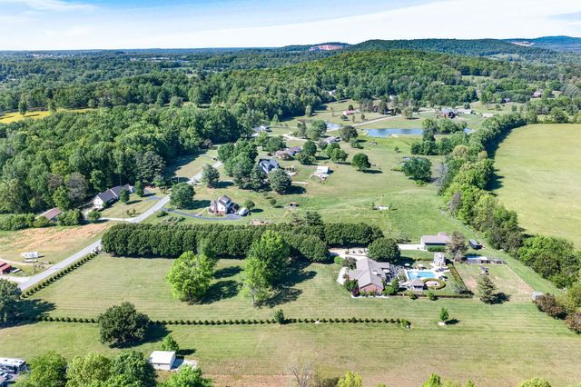 2235 Hidden Cove Rd, Cookeville, TN 38506