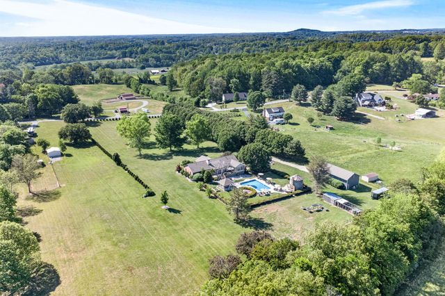 2235 Hidden Cove Rd, Cookeville, TN 38506
