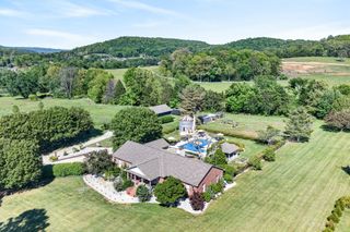 2235 Hidden Cove Rd, Cookeville, TN 38506